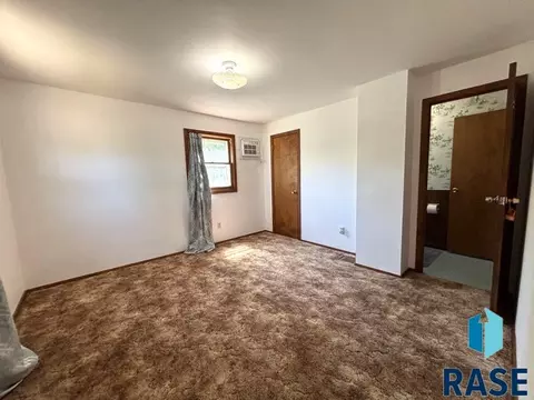 Bedroom - 114 N Maple Ave, Pierre, SD 57501 photo 4 of 9