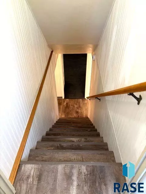 Entry Way - 114 N Maple Ave, Pierre, SD 57501 photo 7 of 12