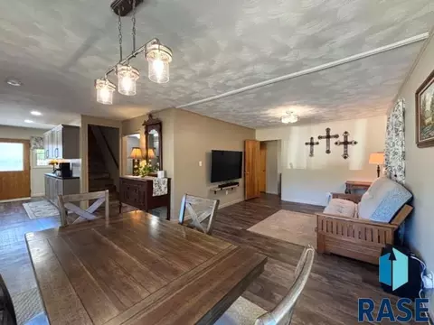 Dining - 114 N Maple Ave, Pierre, SD 57501 photo 3 of 4