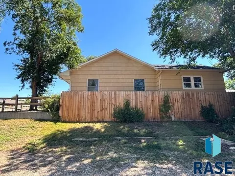 Other - 114 N Maple Ave, Pierre, SD 57501 photo 26 of 35