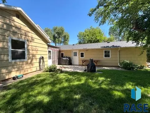 Exterior - 114 N Maple Ave, Pierre, SD 57501 photo 16 of 22