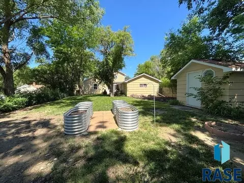 Exterior - 114 N Maple Ave, Pierre, SD 57501 photo 13 of 22