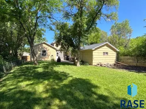 Exterior - 114 N Maple Ave, Pierre, SD 57501 photo 15 of 22