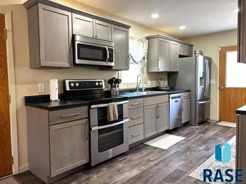 Kitchen - 114 N Maple Ave, Pierre, SD 57501 photo 2 of 5