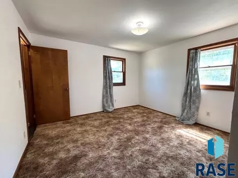 Bedroom - 114 N Maple Ave, Pierre, SD 57501 photo 5 of 9