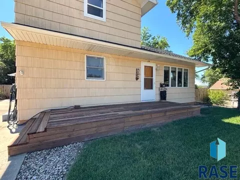 Exterior - 114 N Maple Ave, Pierre, SD 57501 photo 6 of 22