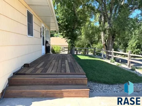 Exterior - 114 N Maple Ave, Pierre, SD 57501 photo 9 of 22