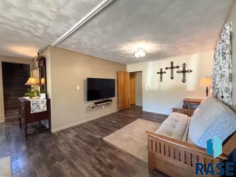 Living - 114 N Maple Ave, Pierre, SD 57501 photo 3 of 3