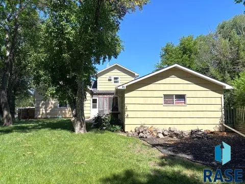 Exterior - 114 N Maple Ave, Pierre, SD 57501 photo 10 of 22