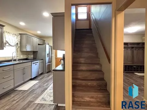 Entry Way - 114 N Maple Ave, Pierre, SD 57501 photo 10 of 12