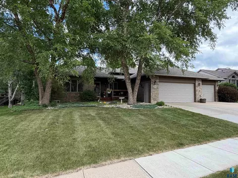 3704 S Judy Ave, Sioux Falls, SD 57103