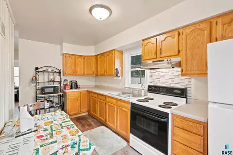 508 E 11th Ave, Mitchell, SD 57301 photo 5