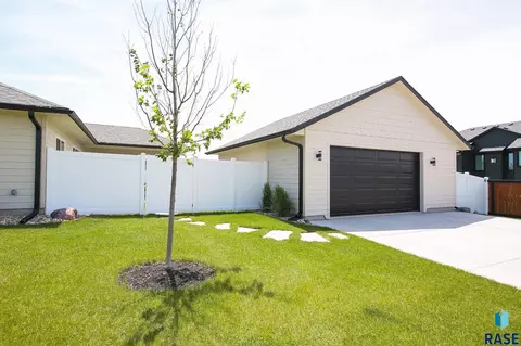 Exterior - 705 Quartzite Cir, Tea, SD 57064 photo 4 of 9