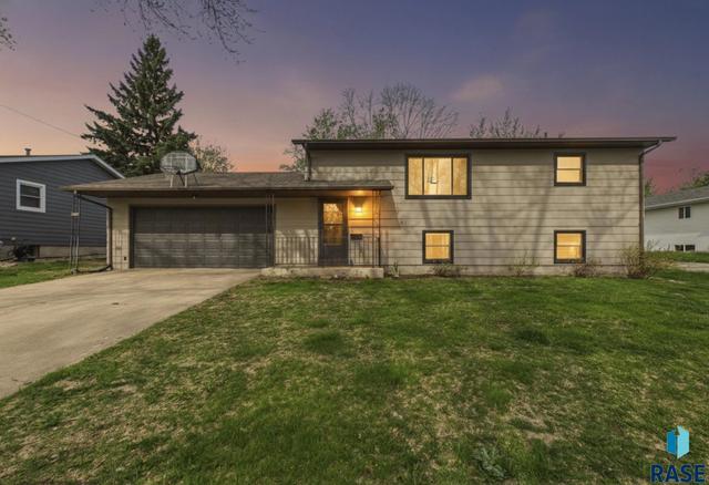 701 S Rohl Dr, Sioux Falls, SD 57103