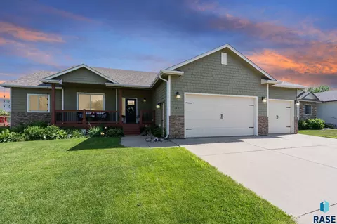 1409 W Creekside Dr, Brandon, SD 57005