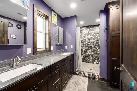 Bath - 513 Beck Dr, Alcester, SD 57001 photo 1 of 4