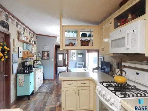 Kitchen - 100 Beach St, Fairview, SD 57027 photo 3 of 6
