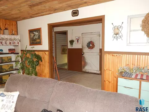 Entry Way - 100 Beach St, Fairview, SD 57027 photo 3 of 5