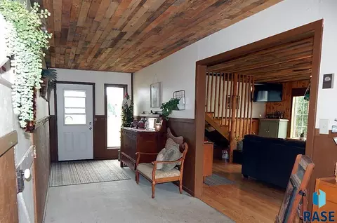 Entry Way - 100 Beach St, Fairview, SD 57027 photo 1 of 5
