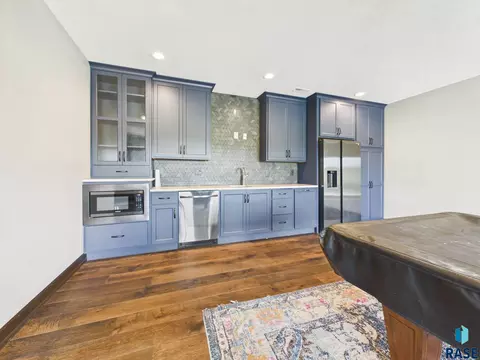 Kitchen - 1701 W River Bend St, Brandon, SD 57005 photo 5 of 5