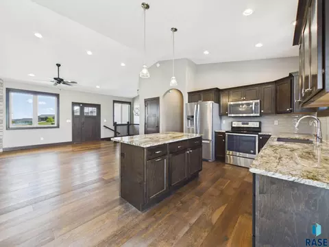 Kitchen - 1701 W River Bend St, Brandon, SD 57005 photo 4 of 5