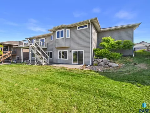 Exterior - 1701 W River Bend St, Brandon, SD 57005 photo 3 of 6