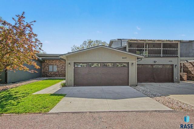 5207 E Valley Oaks Pl, Sioux Falls, SD 57110