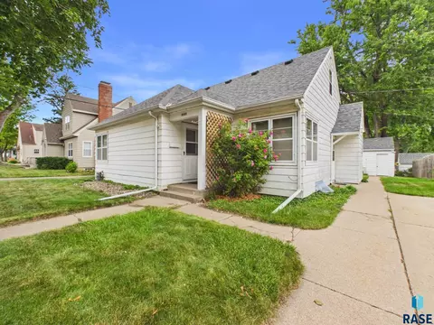 308 E 18th St, Sioux Falls, SD 57104 photo 1