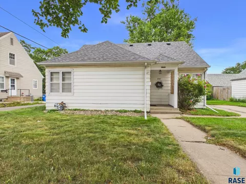 308 E 18th St, Sioux Falls, SD 57104 photo 2