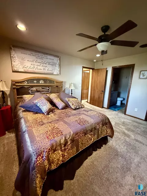 Bedroom - 909 W 16th Ave, Mitchell, SD 57301 photo 2 of 5