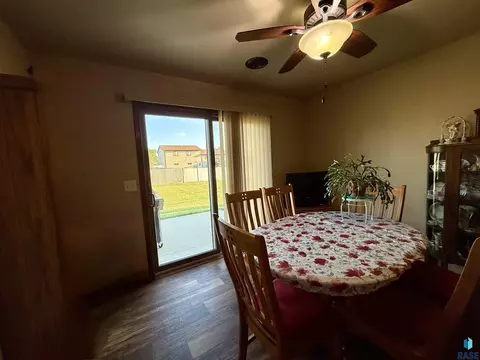 Dining - 909 W 16th Ave, Mitchell, SD 57301 photo 3 of 3
