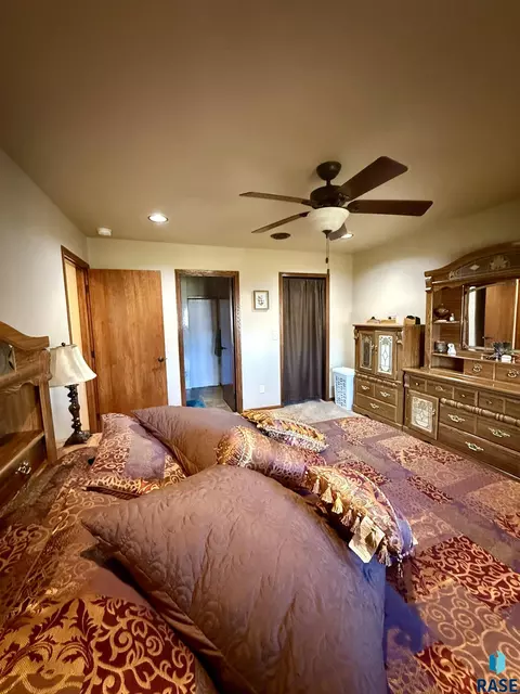 Bedroom - 909 W 16th Ave, Mitchell, SD 57301 photo 3 of 5