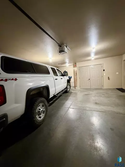 Exterior - 909 W 16th Ave, Mitchell, SD 57301 photo 6 of 6