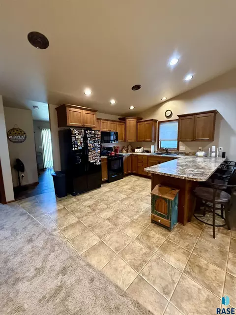 Kitchen - 909 W 16th Ave, Mitchell, SD 57301 photo 4 of 6