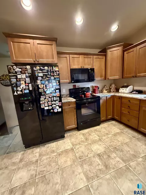 Kitchen - 909 W 16th Ave, Mitchell, SD 57301 photo 6 of 6