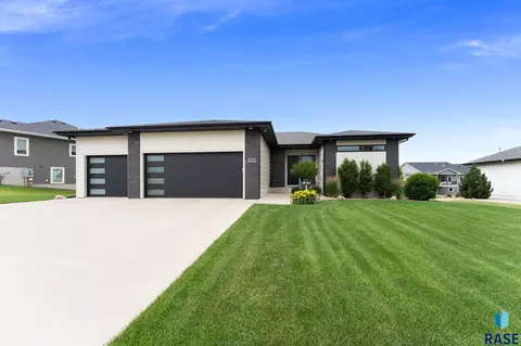 105 N Tumble Creek Cir, Sioux Falls, SD 57110