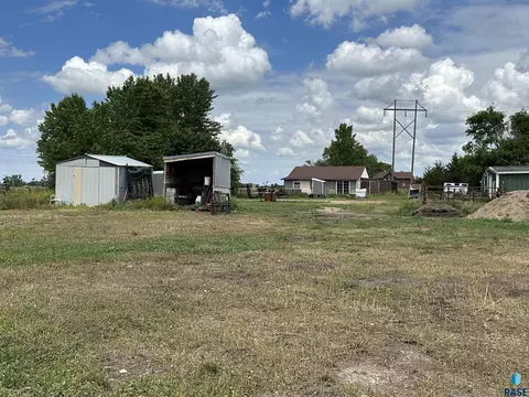 24912 406th Ave, Mitchell, SD 57301 photo 2