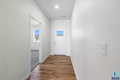 Entry Way - 6611 W Gresford Pl, Sioux Falls, SD 57106 photo 1 of 3
