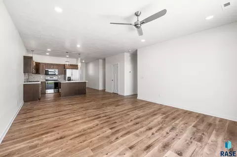 Living - 6611 W Gresford Pl, Sioux Falls, SD 57106 photo 2 of 4