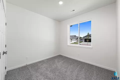 Bedroom - 6611 W Gresford Pl, Sioux Falls, SD 57106 photo 1 of 5