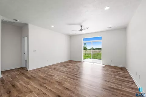 Living - 6611 W Gresford Pl, Sioux Falls, SD 57106 photo 3 of 4