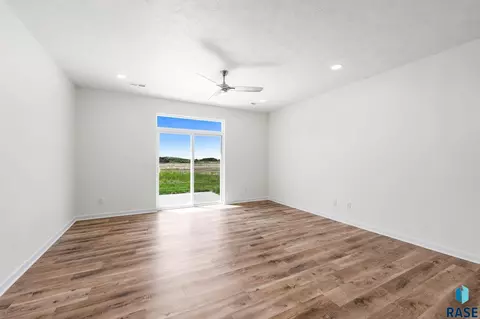 Living - 6611 W Gresford Pl, Sioux Falls, SD 57106 photo 4 of 4