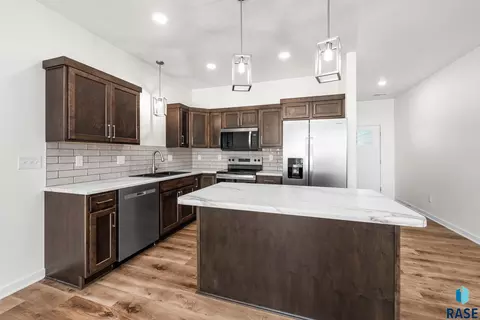 Kitchen - 6611 W Gresford Pl, Sioux Falls, SD 57106 photo 2 of 5