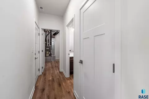 Entry Way - 6611 W Gresford Pl, Sioux Falls, SD 57106 photo 3 of 3