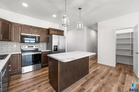 Kitchen - 6611 W Gresford Pl, Sioux Falls, SD 57106 photo 1 of 5