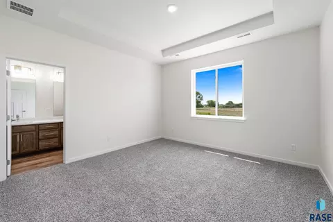 Bedroom - 6611 W Gresford Pl, Sioux Falls, SD 57106 photo 3 of 5
