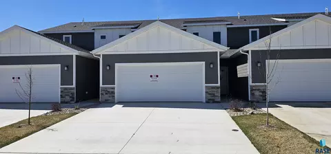 6205 S Hunt Pl, Sioux Falls, SD 57106