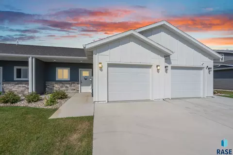 6213 S Hunt Pl, Sioux Falls, SD 57106