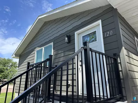 Exterior - 120 W 5th St, Freeman, SD 57029 photo 2 of 3