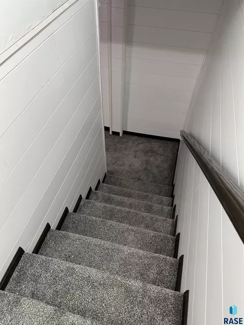 Entry Way - 120 W 5th St, Freeman, SD 57029 photo 6 of 7